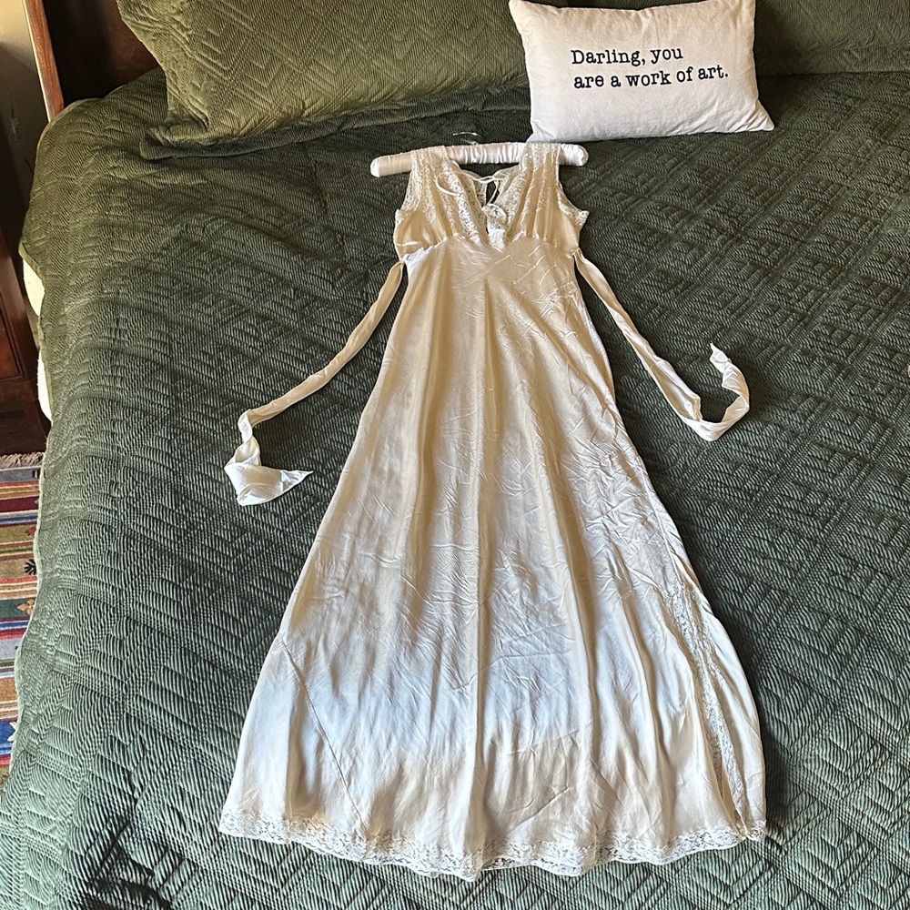 Silk & Lace vintage nighty. Creamy coloured. Size small